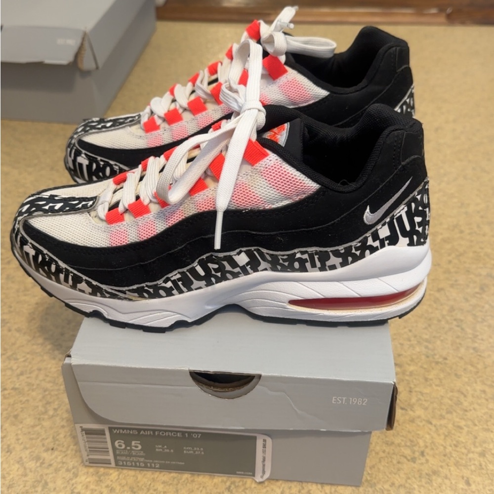 Nike Air Max 95 Gs “just do it”  Black and White Sneakers